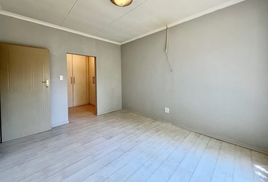 2 Bedroom Property for Sale in The Retreat Gauteng