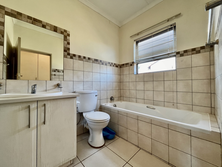 2 Bedroom Property for Sale in The Retreat Gauteng