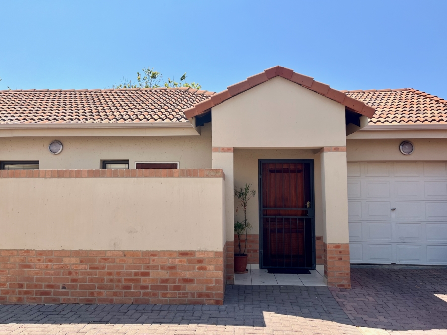 2 Bedroom Property for Sale in The Retreat Gauteng