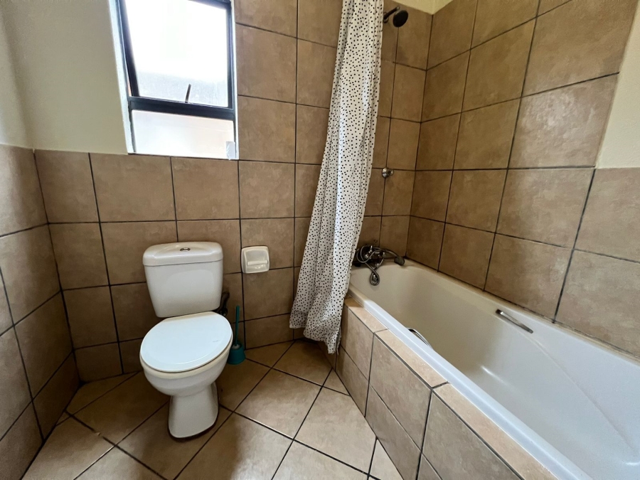 2 Bedroom Property for Sale in Albertsdal Gauteng