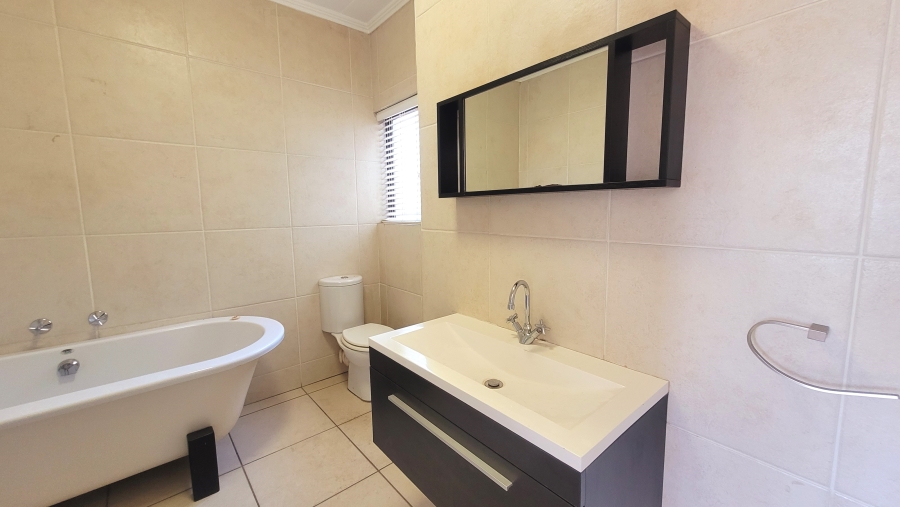 To Let 2 Bedroom Property for Rent in Greenstone Hill Gauteng