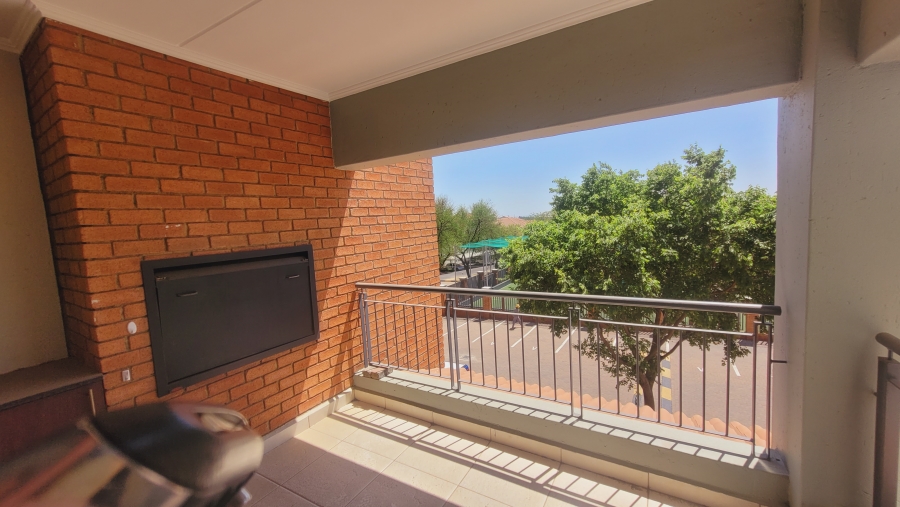 To Let 2 Bedroom Property for Rent in Greenstone Hill Gauteng