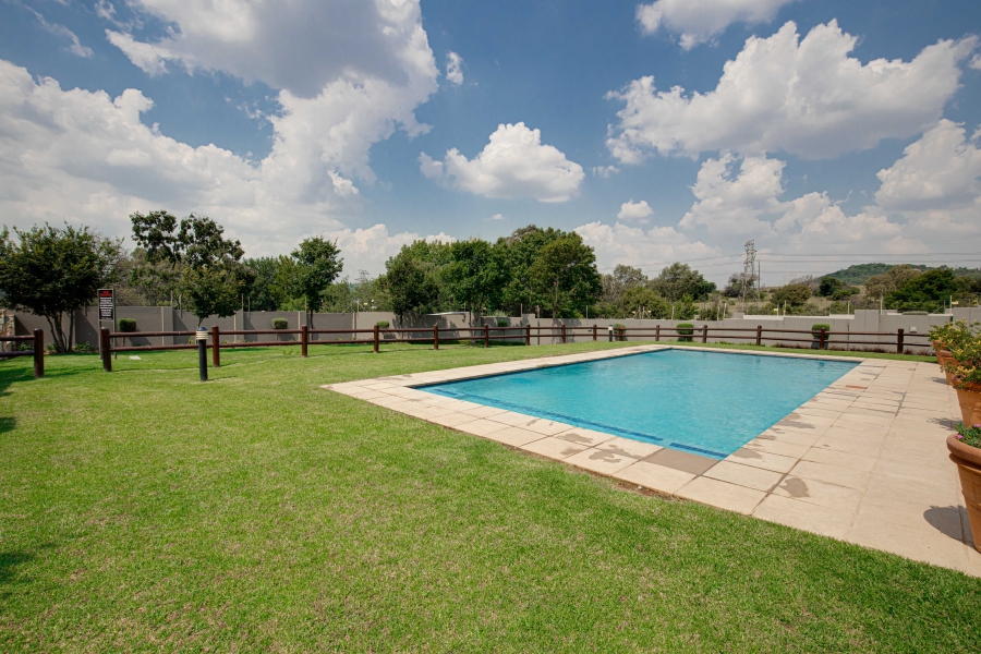 2 Bedroom Property for Sale in Lonehill Gauteng