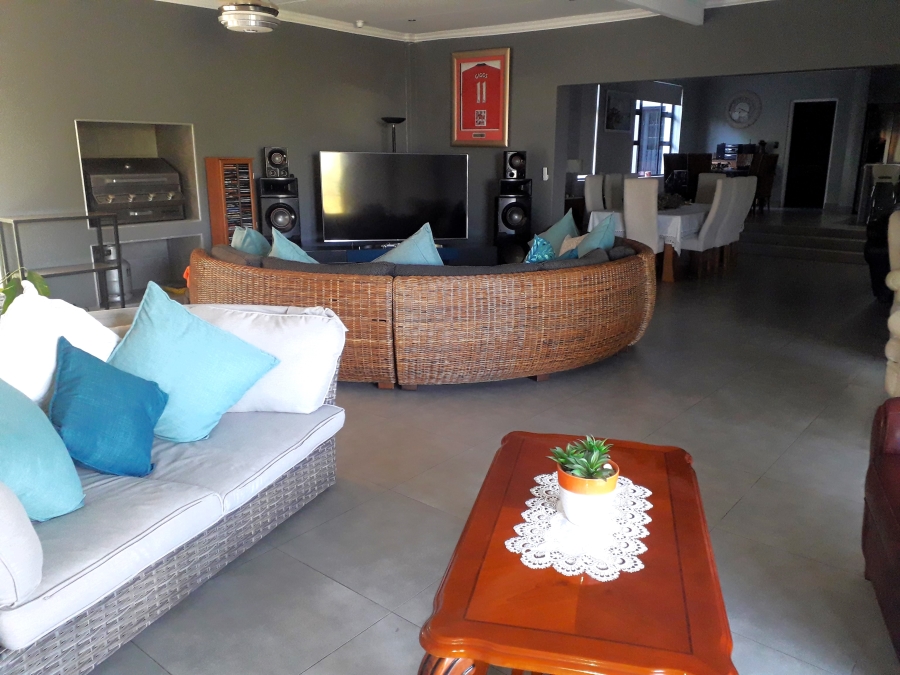 To Let 1 Bedroom Property for Rent in Waterkloof Ridge Gauteng