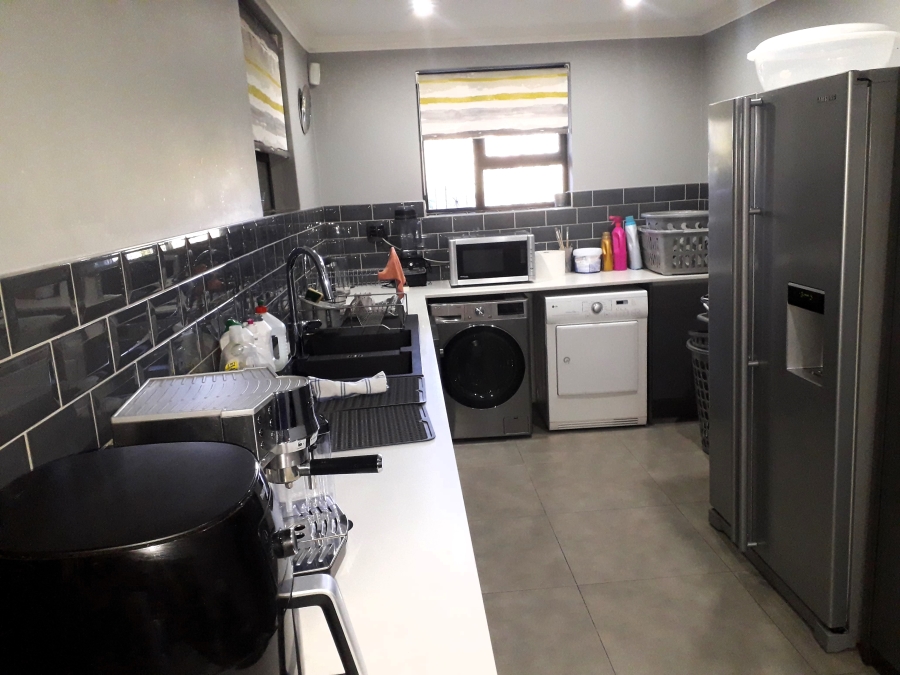 To Let 1 Bedroom Property for Rent in Waterkloof Ridge Gauteng