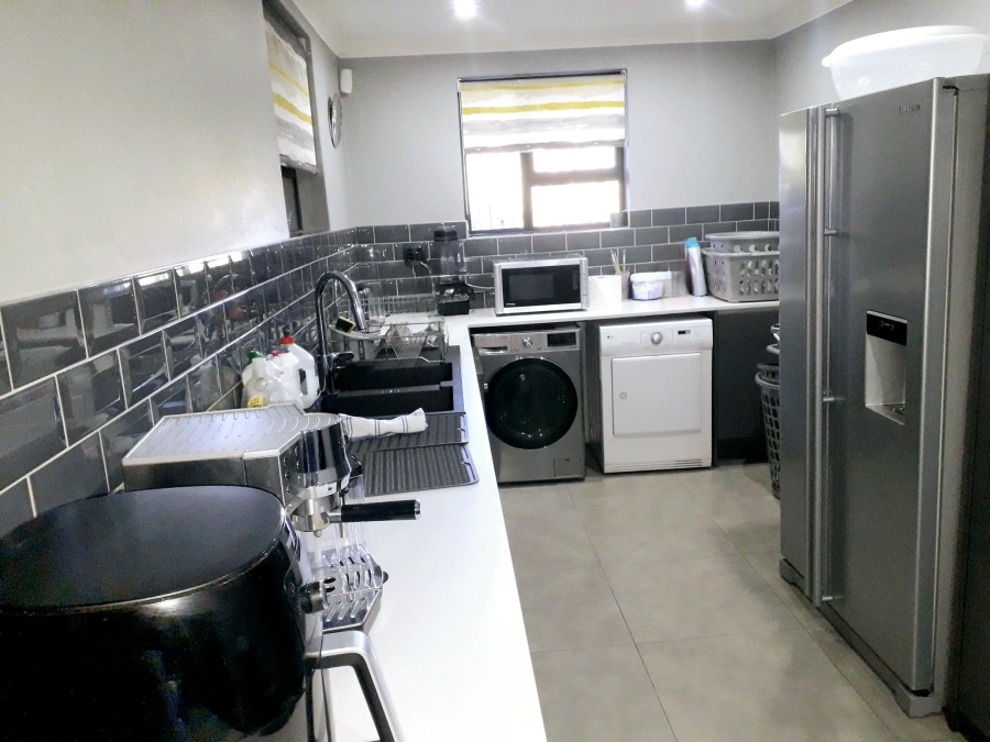 To Let 1 Bedroom Property for Rent in Waterkloof Ridge Gauteng