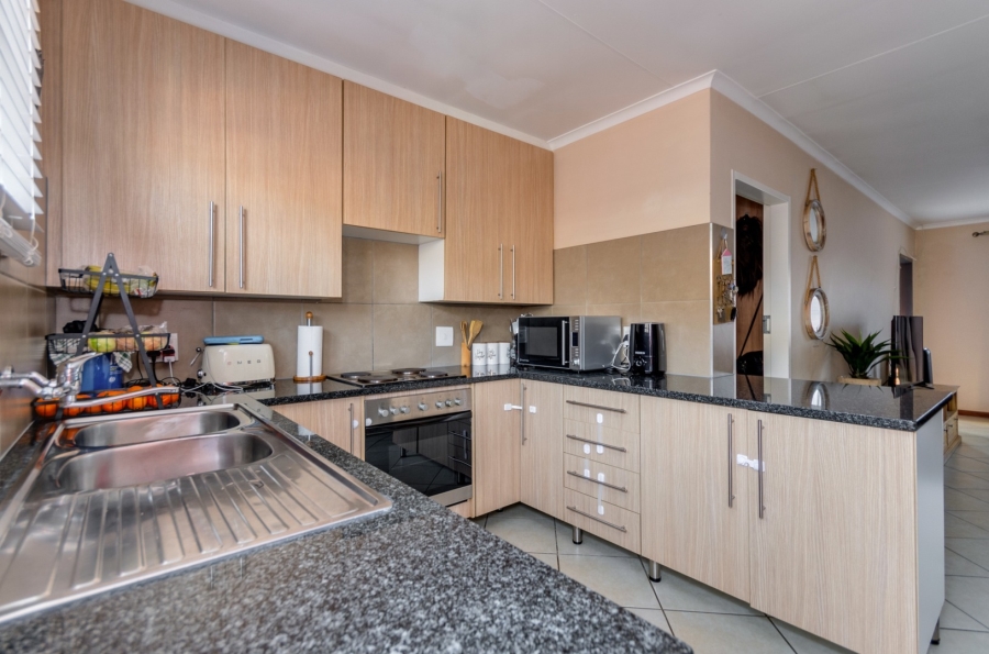 3 Bedroom Property for Sale in Noordwyk Gauteng