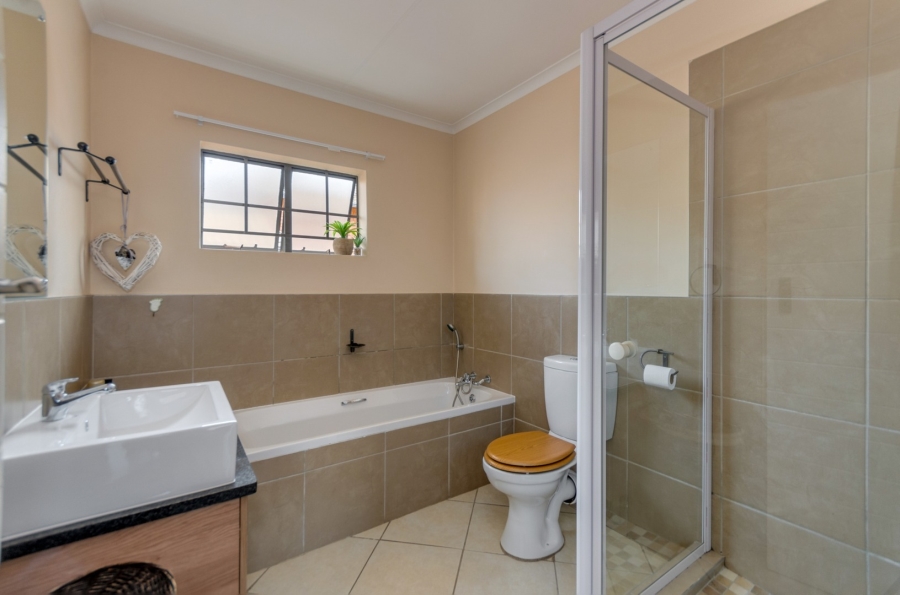 3 Bedroom Property for Sale in Noordwyk Gauteng