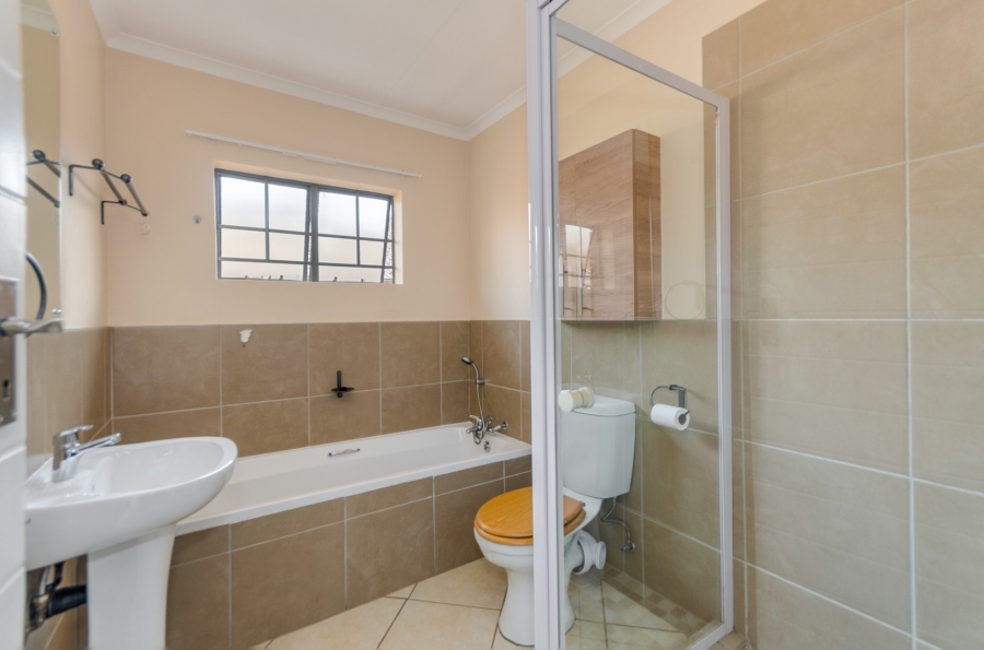 3 Bedroom Property for Sale in Noordwyk Gauteng