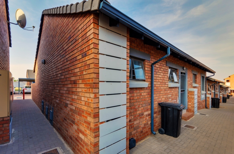 3 Bedroom Property for Sale in Noordwyk Gauteng