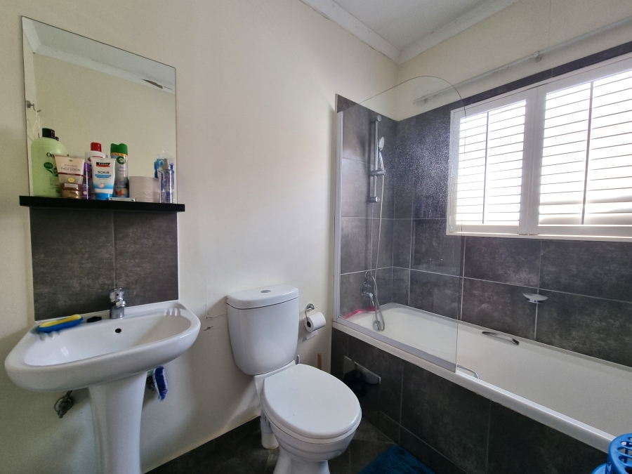 2 Bedroom Property for Sale in The Reeds Gauteng