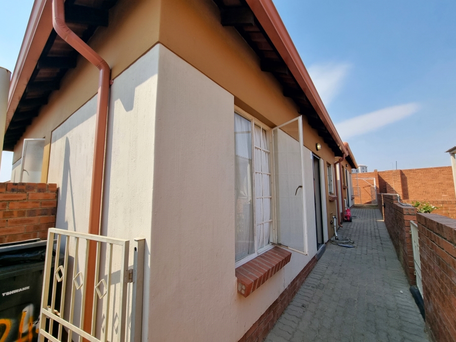 2 Bedroom Property for Sale in The Reeds Gauteng