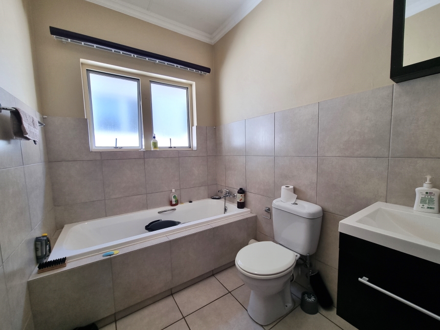 2 Bedroom Property for Sale in Noordwyk Gauteng