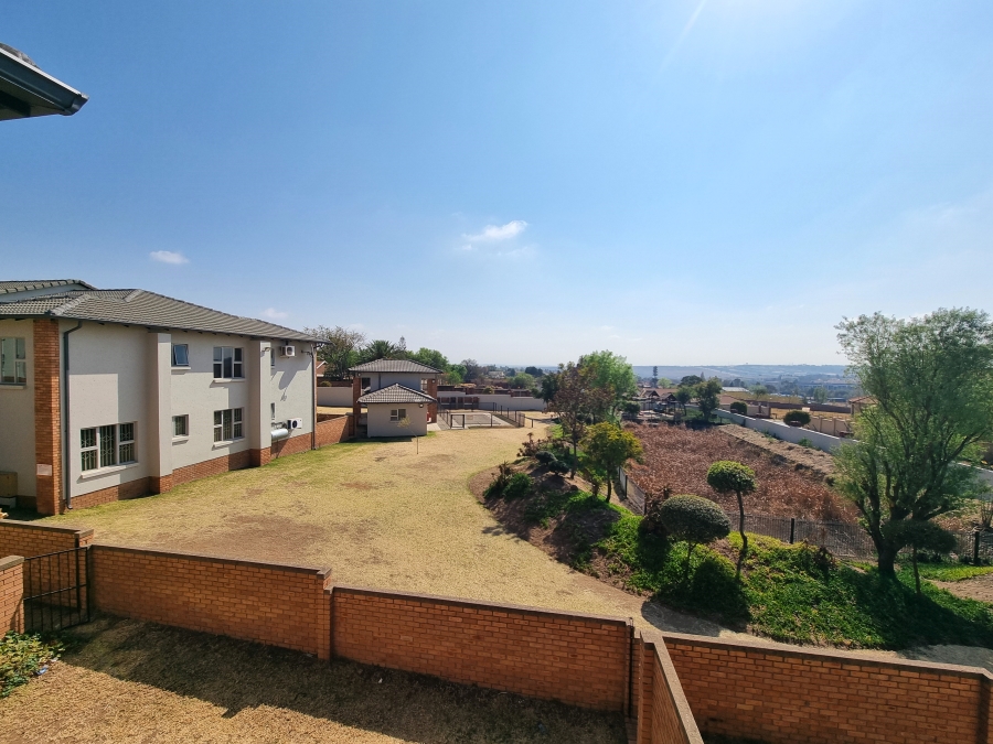 2 Bedroom Property for Sale in Noordwyk Gauteng