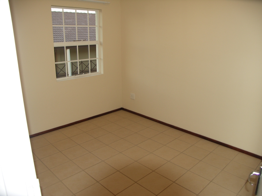 To Let 2 Bedroom Property for Rent in Moffat View Gauteng