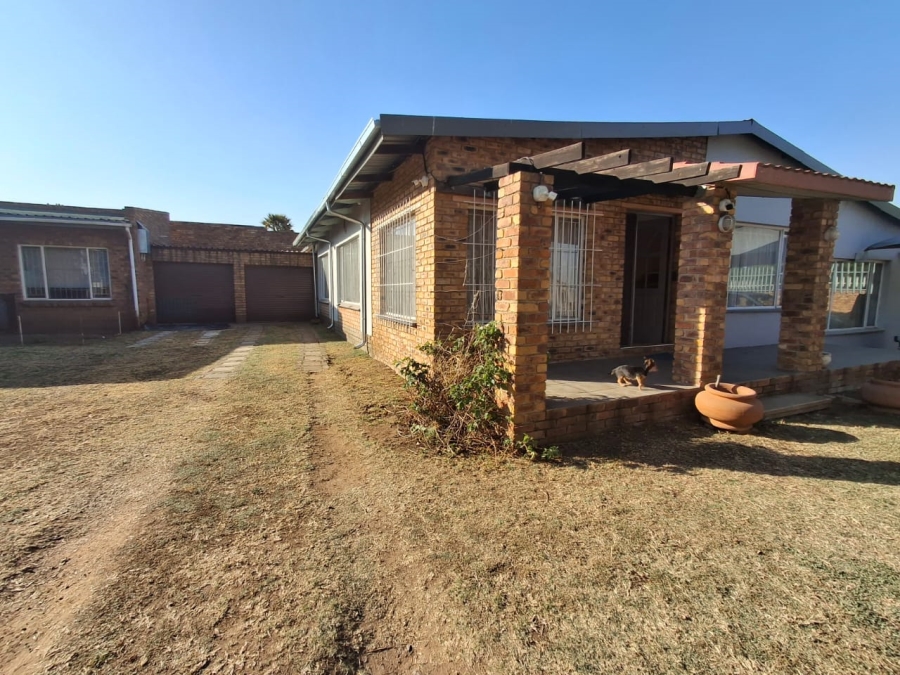 7 Bedroom Property for Sale in Van Dyk Park Gauteng