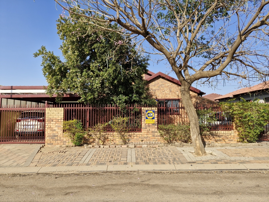 3 Bedroom Property for Sale in Mahube Valley Gauteng