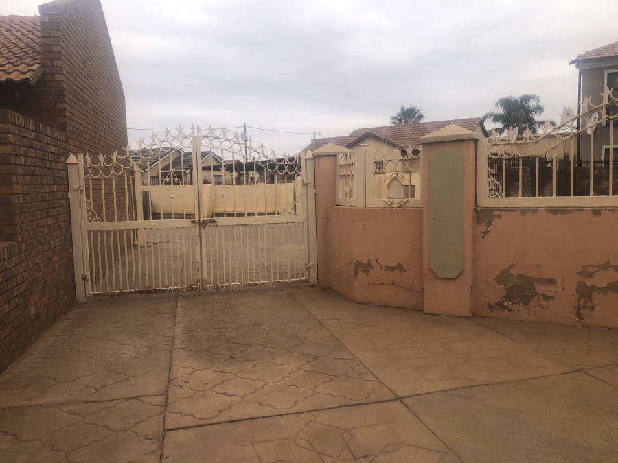 3 Bedroom Property for Sale in Mahube Valley Gauteng