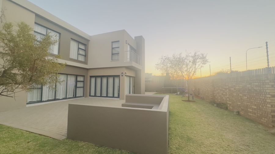 4 Bedroom Property for Sale in Midstream Ridge Gauteng