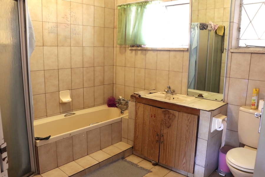 4 Bedroom Property for Sale in Klippoortje Gauteng