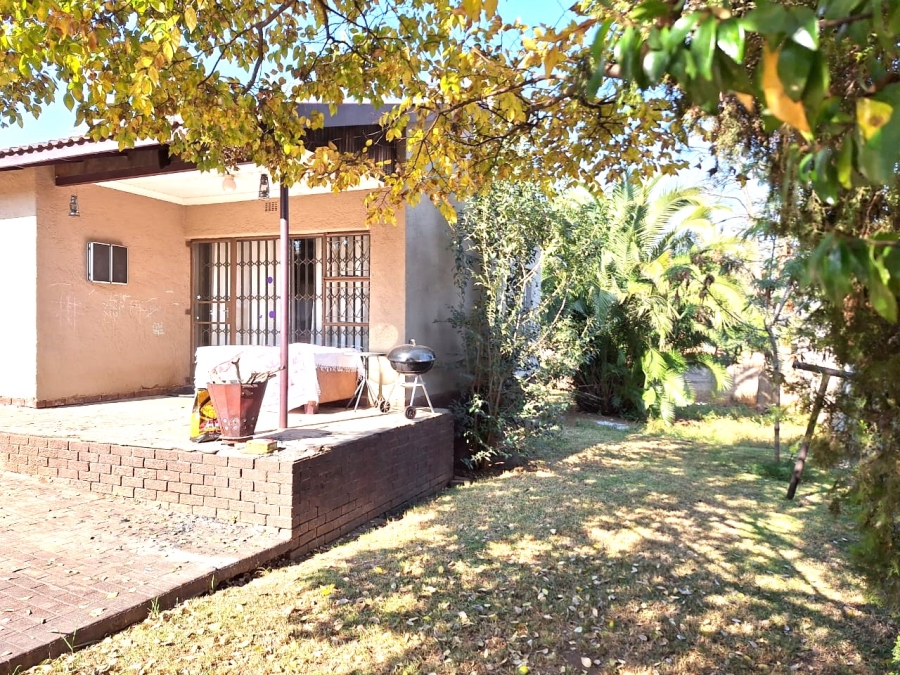 4 Bedroom Property for Sale in Klippoortje Gauteng