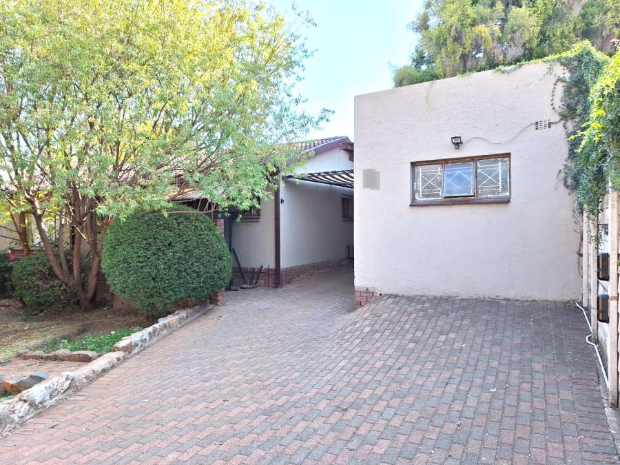 4 Bedroom Property for Sale in Klippoortje Gauteng