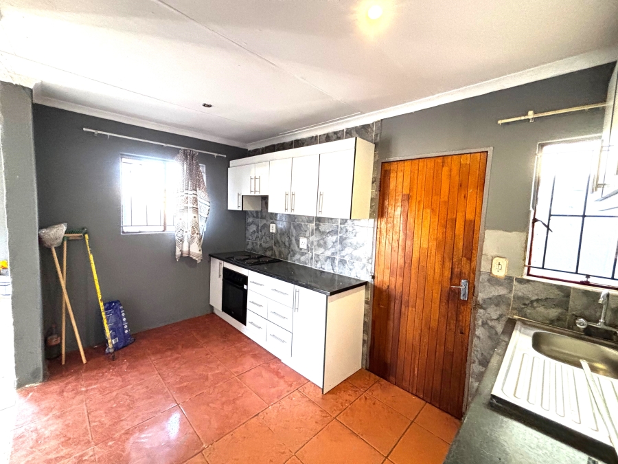 6 Bedroom Property for Sale in Dawn Park Gauteng