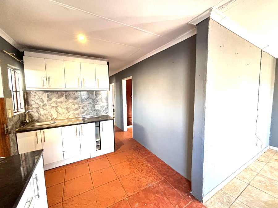 6 Bedroom Property for Sale in Dawn Park Gauteng