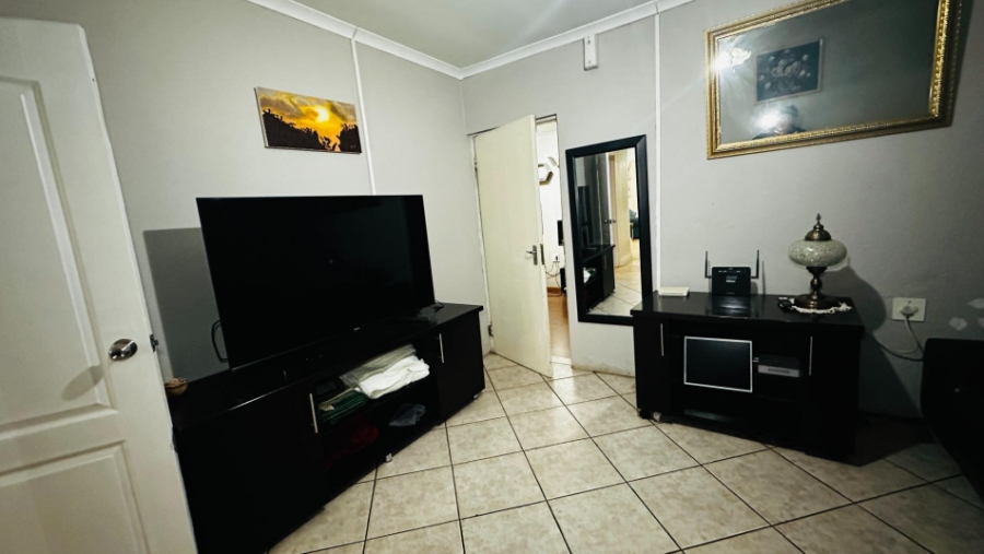 5 Bedroom Property for Sale in Lenasia Ext 13 Gauteng