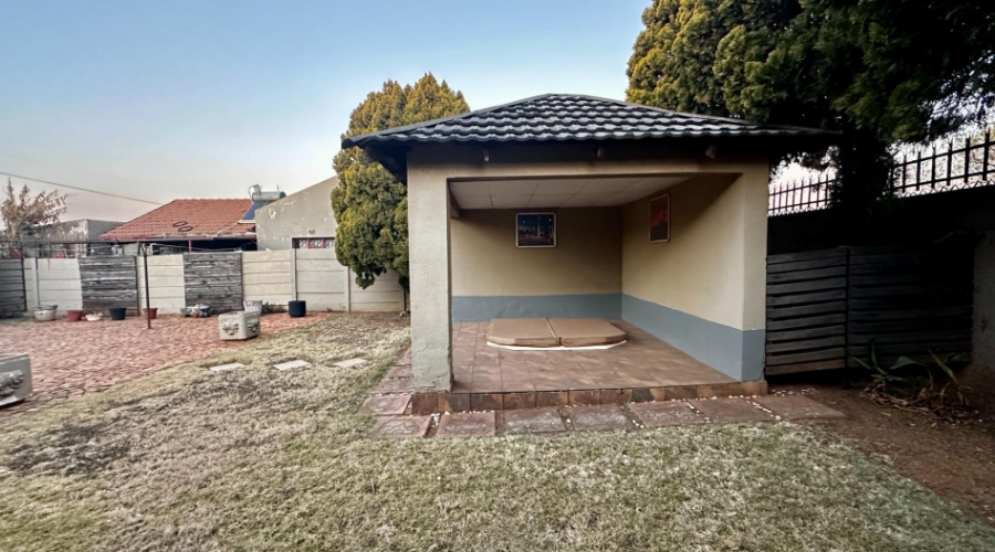 5 Bedroom Property for Sale in Lenasia Ext 13 Gauteng