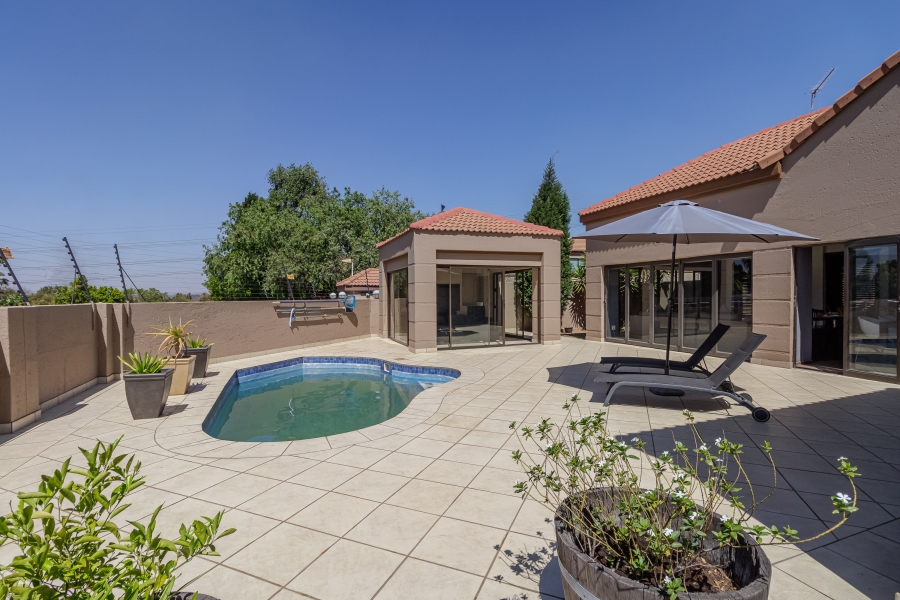 3 Bedroom Property for Sale in Lonehill Gauteng