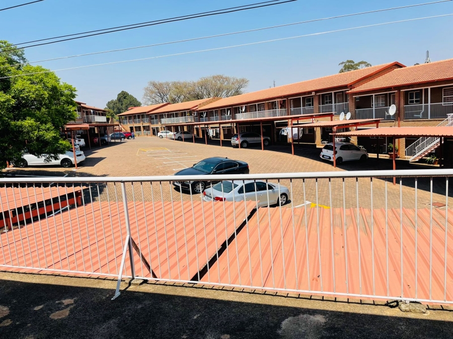2 Bedroom Property for Sale in Noordheuwel Gauteng