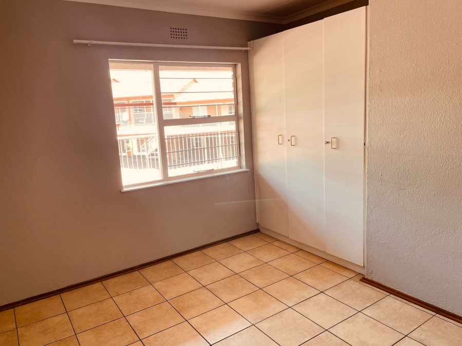 2 Bedroom Property for Sale in Noordheuwel Gauteng