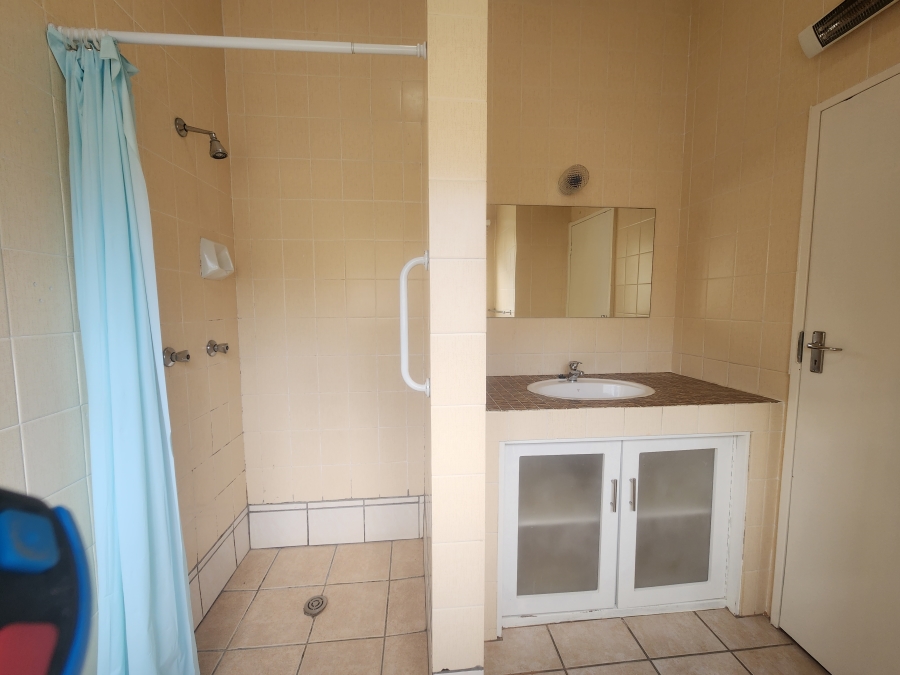 1 Bedroom Property for Sale in Constantia Kloof Gauteng