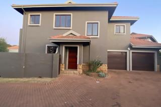 3 Bedroom Property for Sale in Crowthorne AH Gauteng