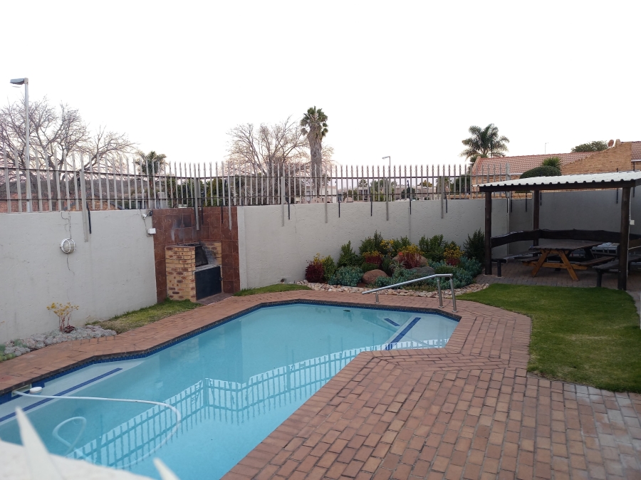 2 Bedroom Property for Sale in Glenvista Gauteng