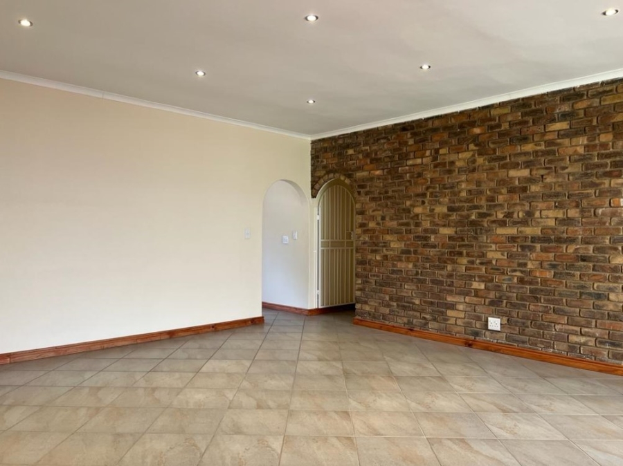 To Let 3 Bedroom Property for Rent in Rooihuiskraal Gauteng