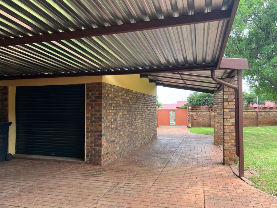 To Let 3 Bedroom Property for Rent in Rooihuiskraal Gauteng