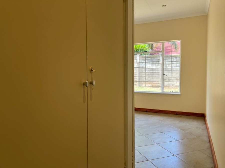 To Let 3 Bedroom Property for Rent in Rooihuiskraal Gauteng