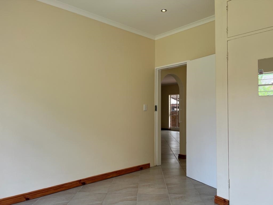 To Let 3 Bedroom Property for Rent in Rooihuiskraal Gauteng