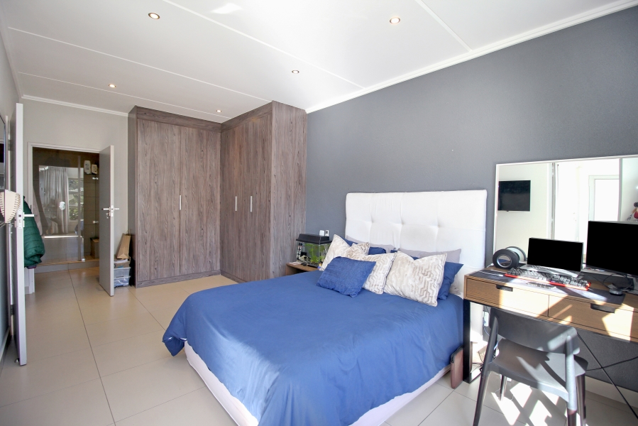 To Let 2 Bedroom Property for Rent in Atholl Gauteng