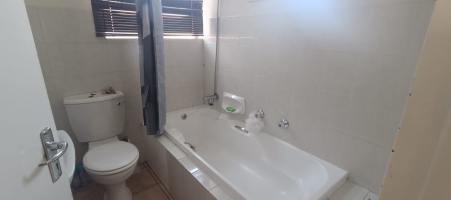 To Let 1 Bedroom Property for Rent in Linden Gauteng