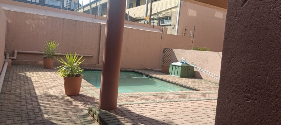 To Let 1 Bedroom Property for Rent in Linden Gauteng