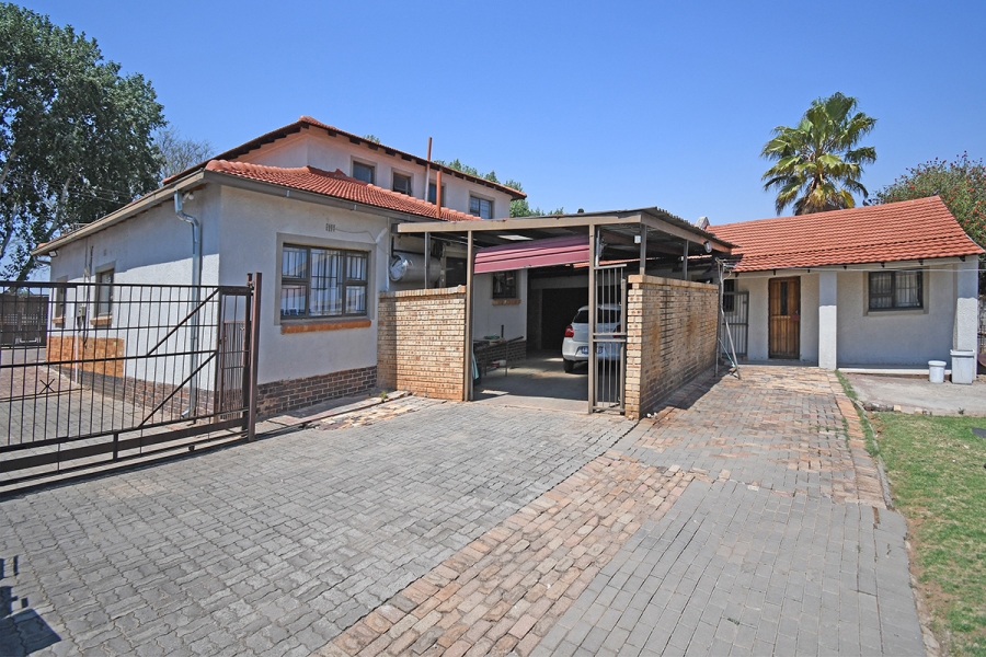 5 Bedroom Property for Sale in Witpoortjie Gauteng