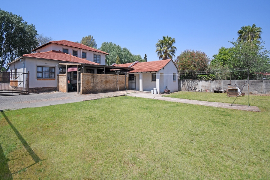 5 Bedroom Property for Sale in Witpoortjie Gauteng