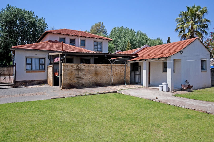 5 Bedroom Property for Sale in Witpoortjie Gauteng