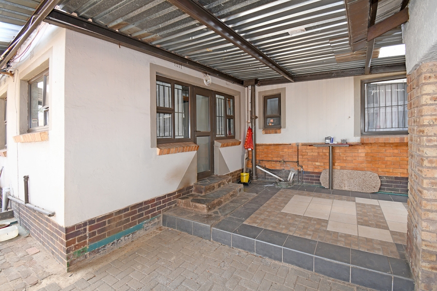 5 Bedroom Property for Sale in Witpoortjie Gauteng