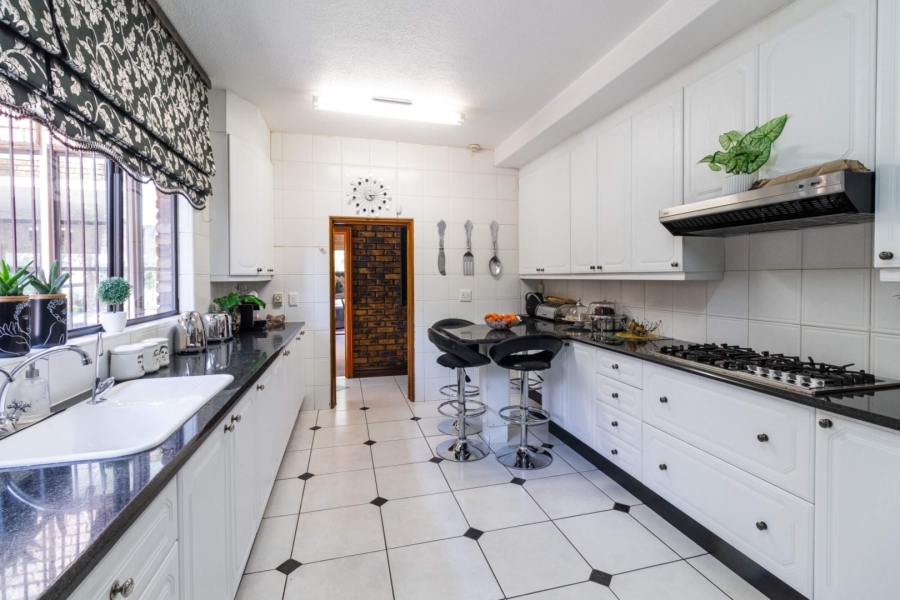 5 Bedroom Property for Sale in Alphen Park Gauteng