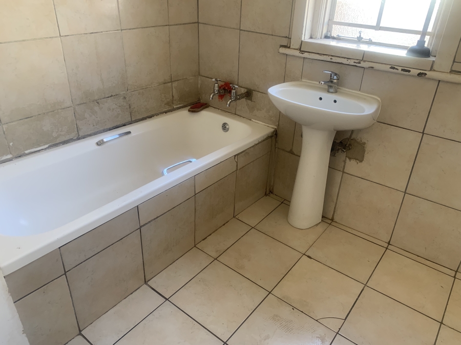 6 Bedroom Property for Sale in Bellevue Gauteng