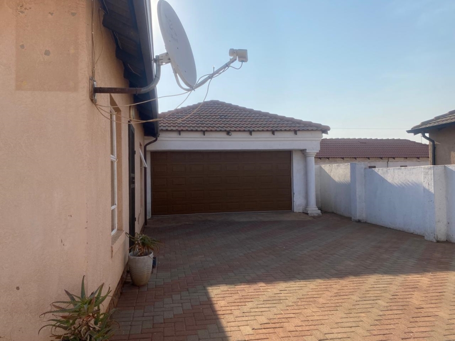 To Let 2 Bedroom Property for Rent in Lehae Gauteng